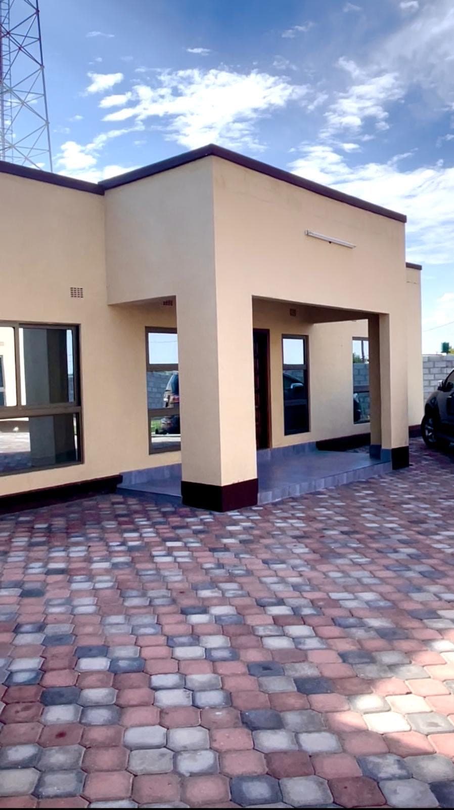 3 Bedroom residential flat for rent, close to RTSA silverest area.ALONG GREAT EAST ROAD