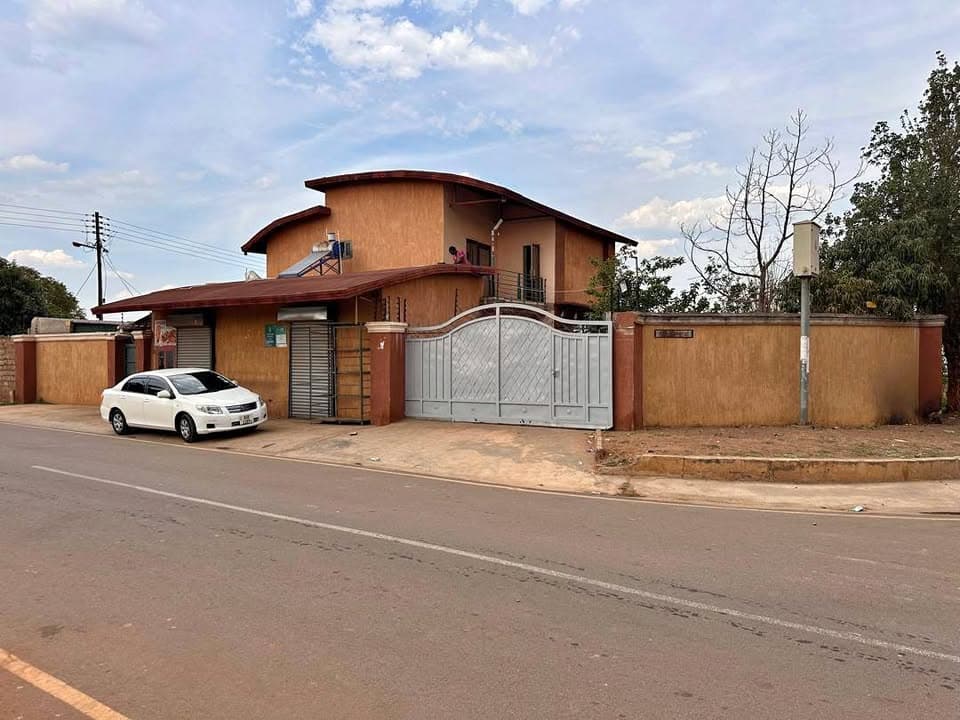 House for rent House for rent Double storey 5 bedroom, 4 bedroom self contained, open plan Along