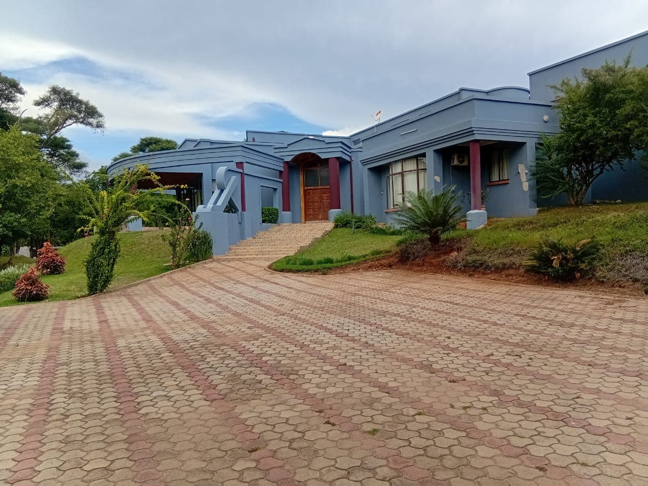 5 bedroom mansion for sale in kasama