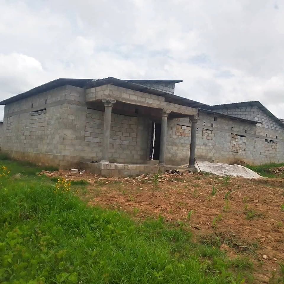 House for sale in kasupe yellow shop Don't Miss Reduced to go Hurry K260,000 Negotiable.
