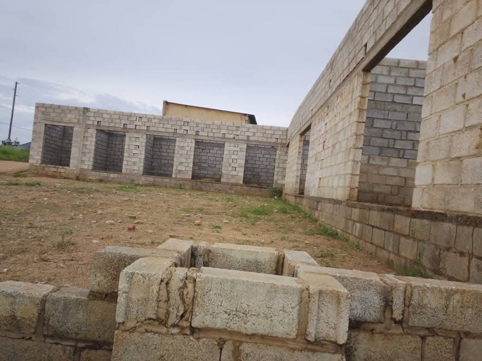 Shops for sale in kasupe yellow shop 🟡 Reduced to go Hurry K170,000 Negotiable.