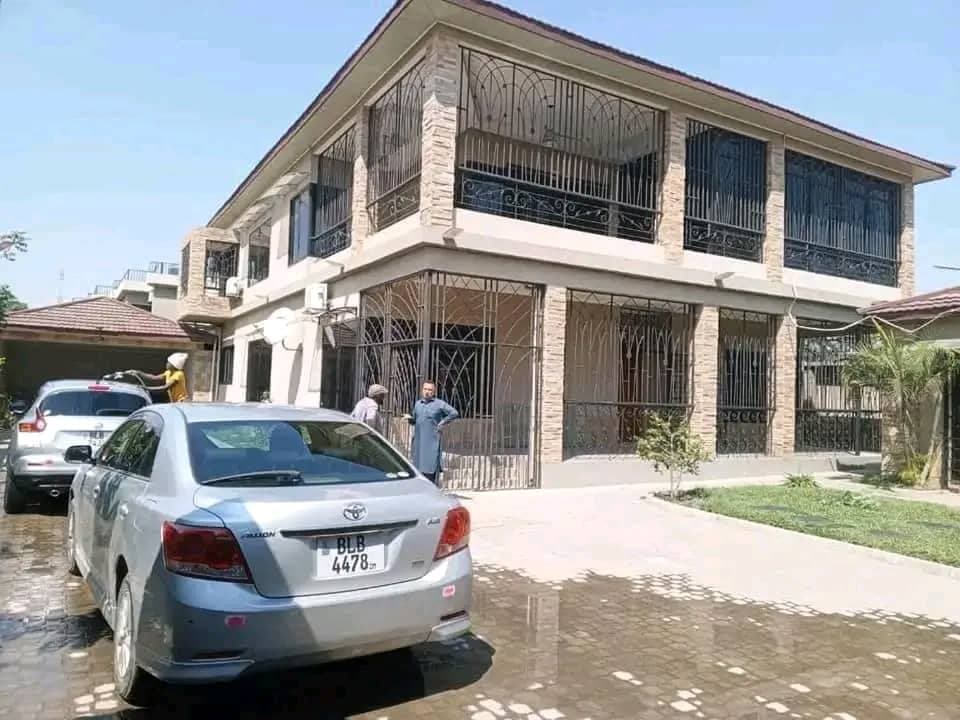 5 BEDROOMS DOUBLE STOREY PROPERTY FOR SALE IN MASS MEDIA TARMAC FRONTAGE 5 BEDROOMS DOUBLE STOREY