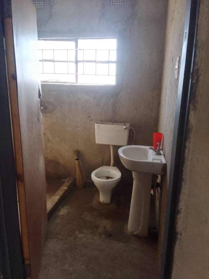 House for sale in makeni new farms near kavindere 3bedroom house self contained with ceiling board