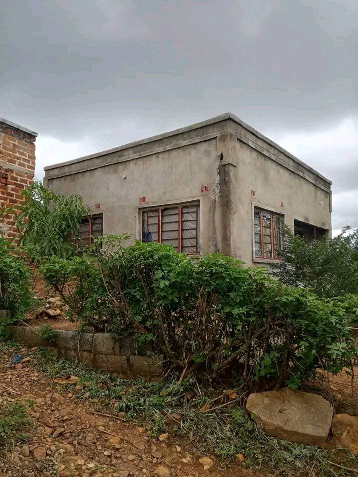 House for sale in chongwe town Two houses on the same plot for sale in chongwe town 2 bedroom (self