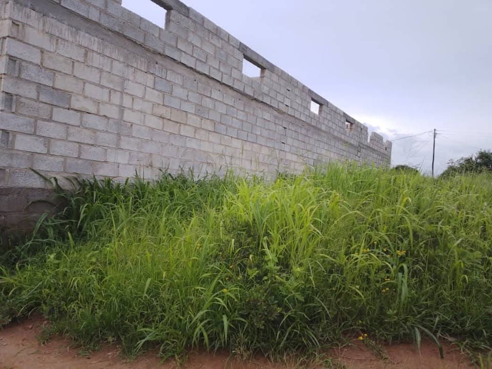 Unfinished shops for sale in kasupe yellow shop 🟡 Quick Sale Hurry K198,000 Negotiable 10