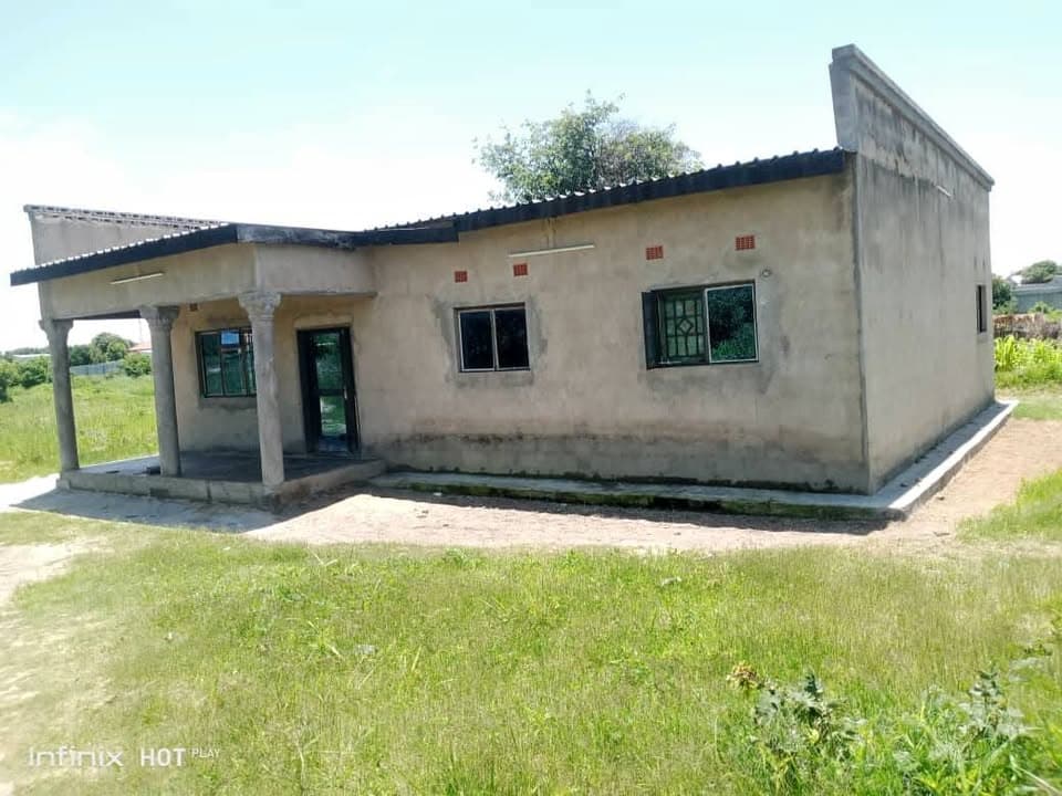3 bedrooms house for sale at 17 miles 3 bedrooms house for sale at 17 miles katuba plot size 30/30