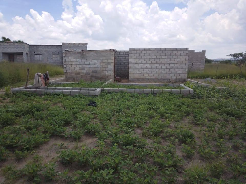 3 Bedroomed Unfinished House and 1 Room covered for sale in Kasupe Asking Price K90,000 Negotiable.