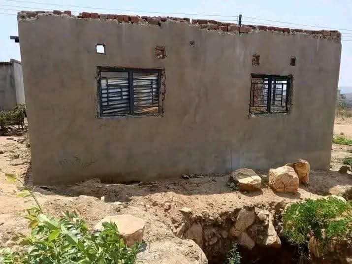 Unfinished house for sale in chongwe town Quick sale ‼ k75,000 negotiable 2 bedroom unfinished