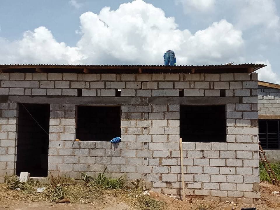 House for sale in kasupe yellow shop Reduced to go Hurry K60,000 Negotiable 2 Rooms House for sale