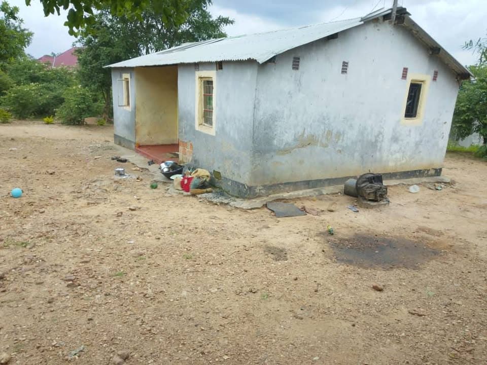 House for sale in kasupe yellow shop 🟡 Reduced to go K125,000 Negotiable.