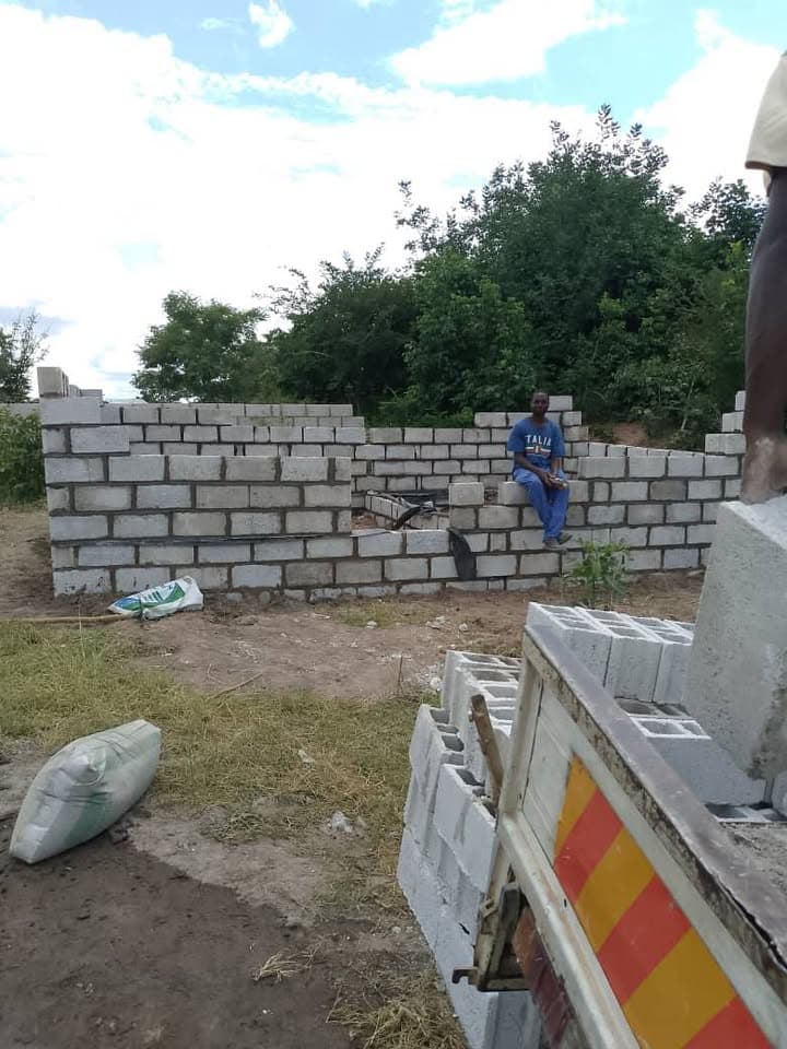 2 Room's unfinished Plus 700 Blocks For Sale in Kasupe Kawire Quick sale Hurry K40,000 Negotiable 2